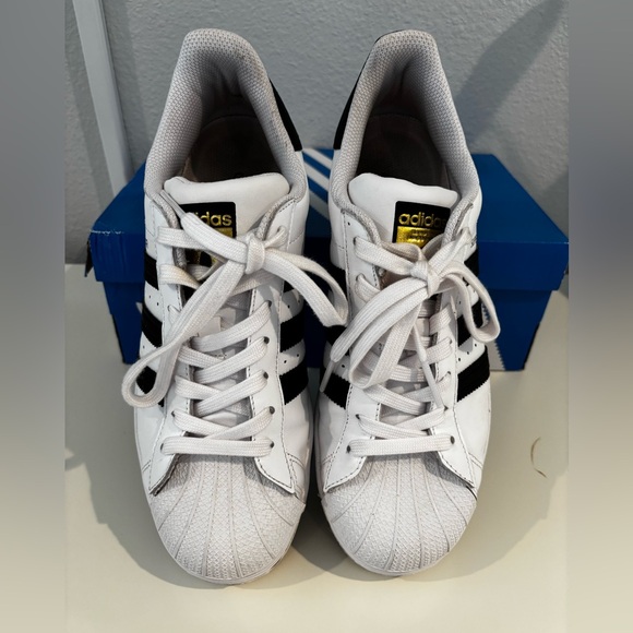 ⭐️Women's Adidas Superstar size 8.5⭐️ - Picture 8 of 12